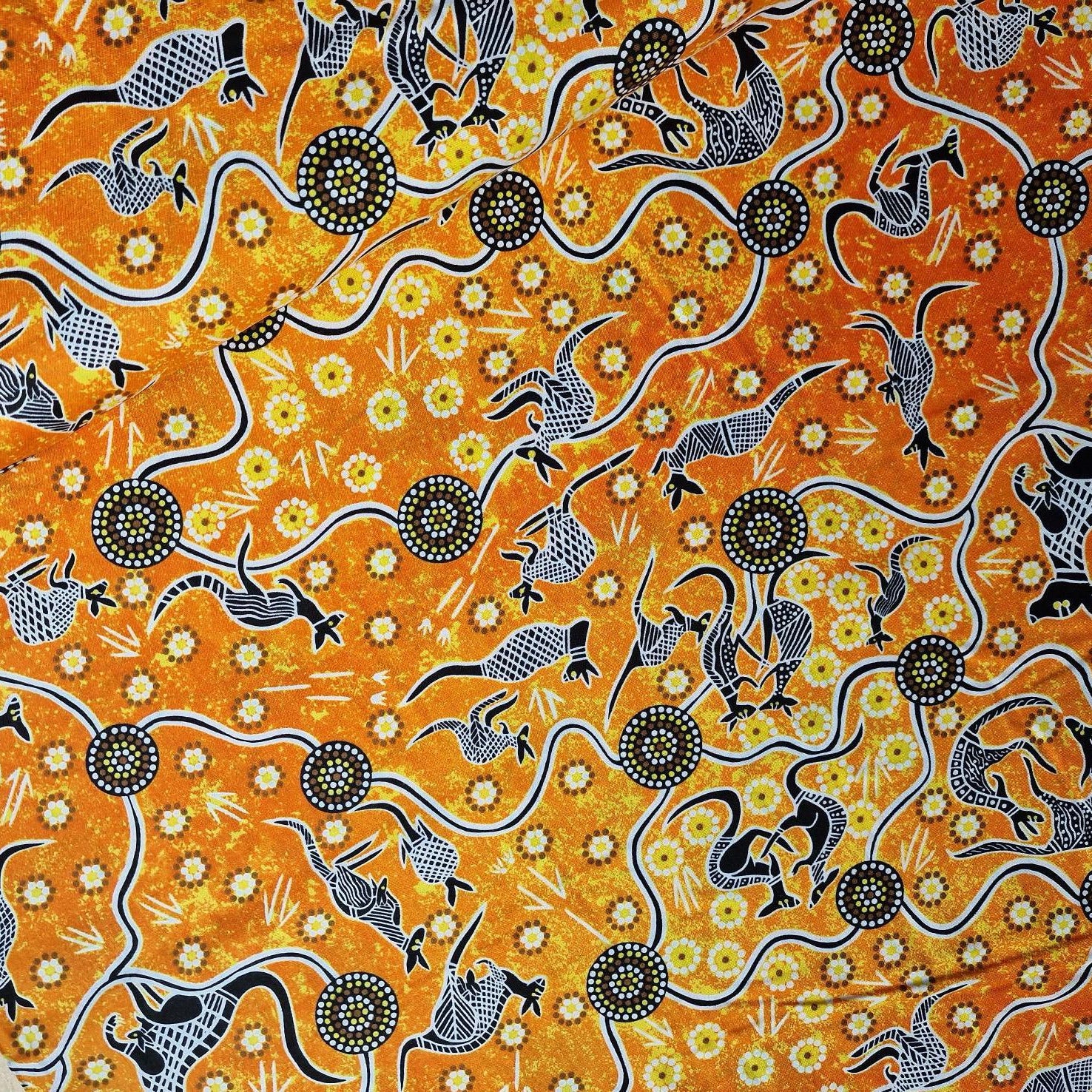 Aborigines Stoff aus Australien "Kangaroo Dreaming Orange" - Baumwolle Meterware