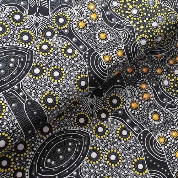 Australischer Aborigines Stoff "Black Dancing Spirit" aus Baumwolle, Meterware von ETHNOstoffe & mehr, mit traditionellem Design