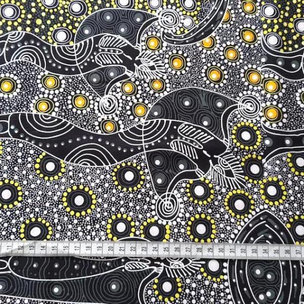 Aborigines Stoff aus Australien "Black Dancing Spirit" Baumwolle Meterware, ethnischer Druck, traditionelles australisches Textil