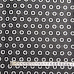 Schwarz-weisser Shweshwe Baumwollstoff mit feinen geometrischen Kreisen und Punktdetails