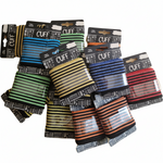 Bastelkiste mit 13 Cuffs in verschiedenen Farben und Mustern