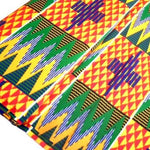 Afrikanischer Kente Stoff "Green Mountain Peaks" aus Mischgewebe, Meterware, mit grünen Bergmustern und traditionellen Motiven.