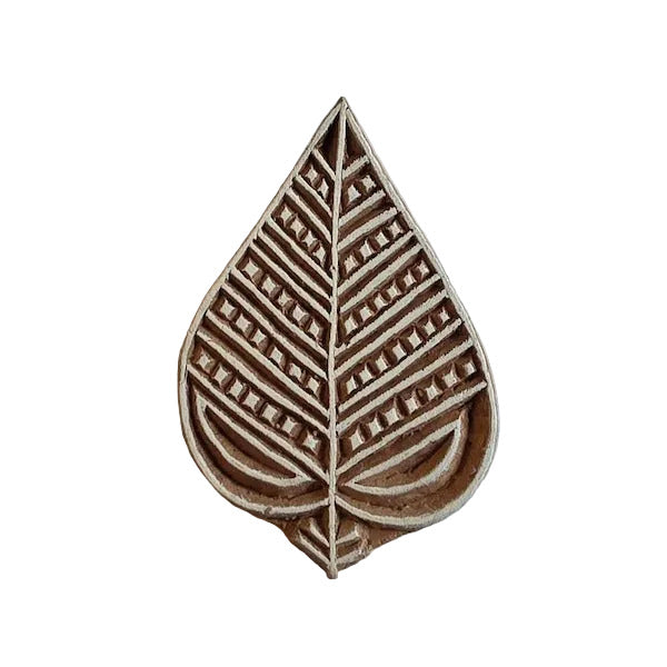 Indischer Holzstempel Geometrisches Blatt mit stilisierten Blattadern und dekorativem Linienmuster