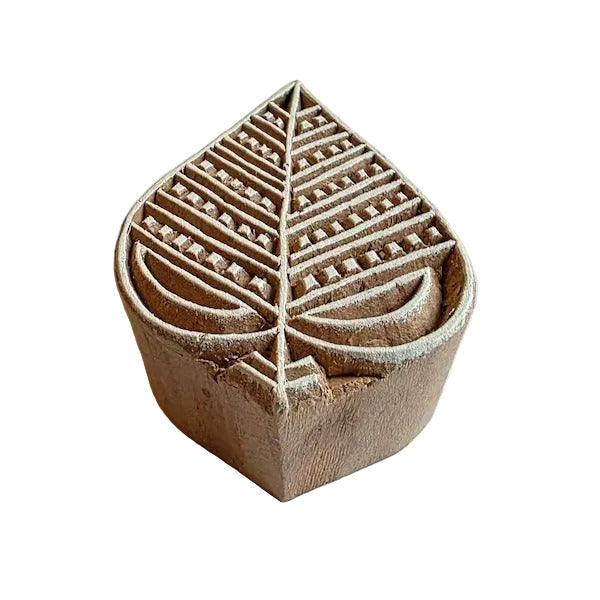 Indischer Holzstempel Geometrisches Blatt mit stilisierten Blattadern und dekorativem Linienmuster
