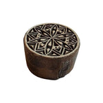 Runder indischer Holzstempel Mandala Sternblüte mit achtstrahligem Blumenmotiv und geometrischen Ornamenten