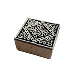 Quadratischer indischer Holzstempel Florale Raute mit Blüte und geometrischen Ornamenten