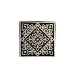 Quadratischer indischer Holzstempel Florale Raute mit Blüte und geometrischen Ornamenten
